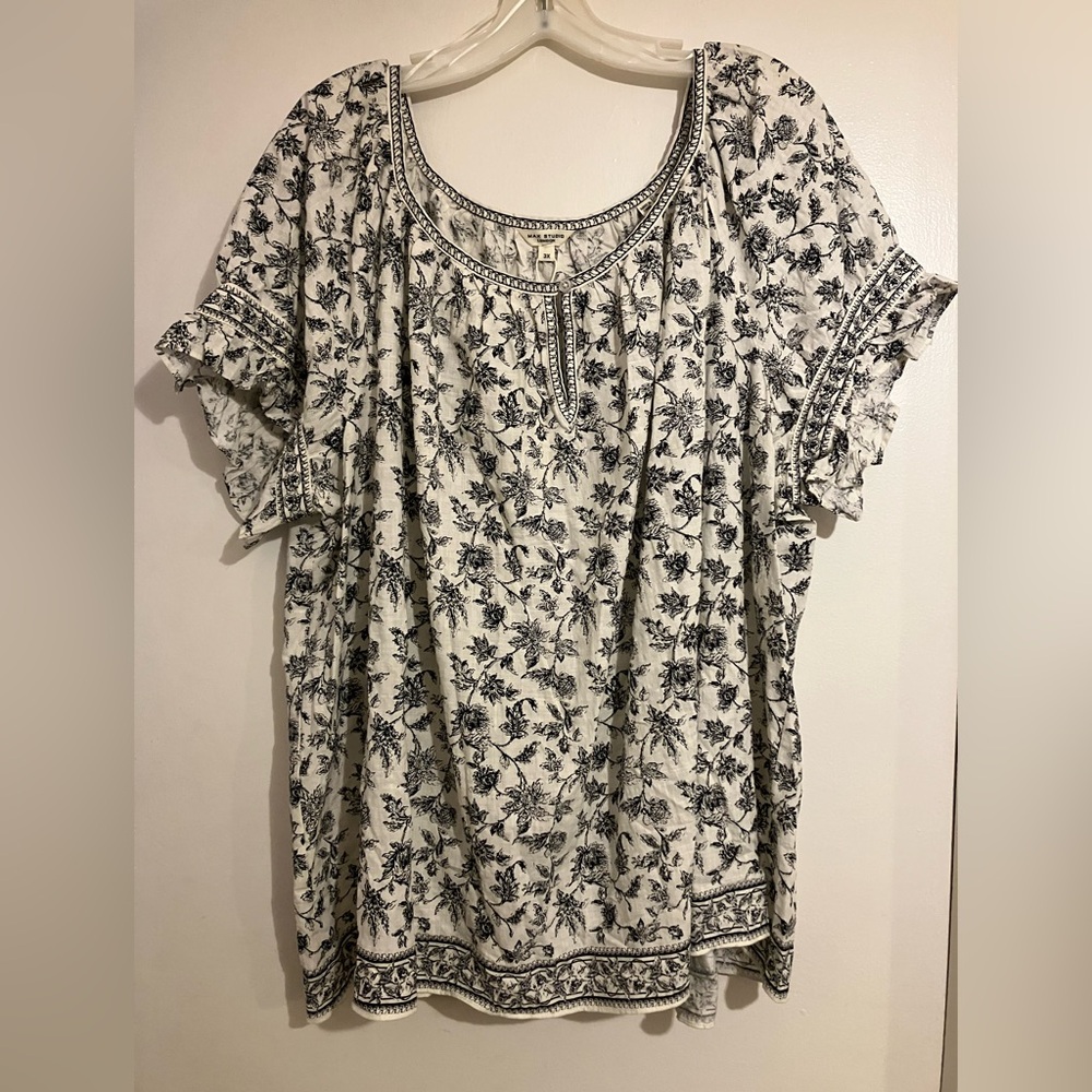 Max Studio Black and White Floral Blouse